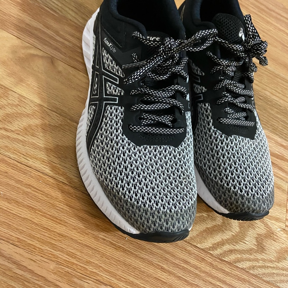 ASIC size 6 shoes - worn once for under an hour.